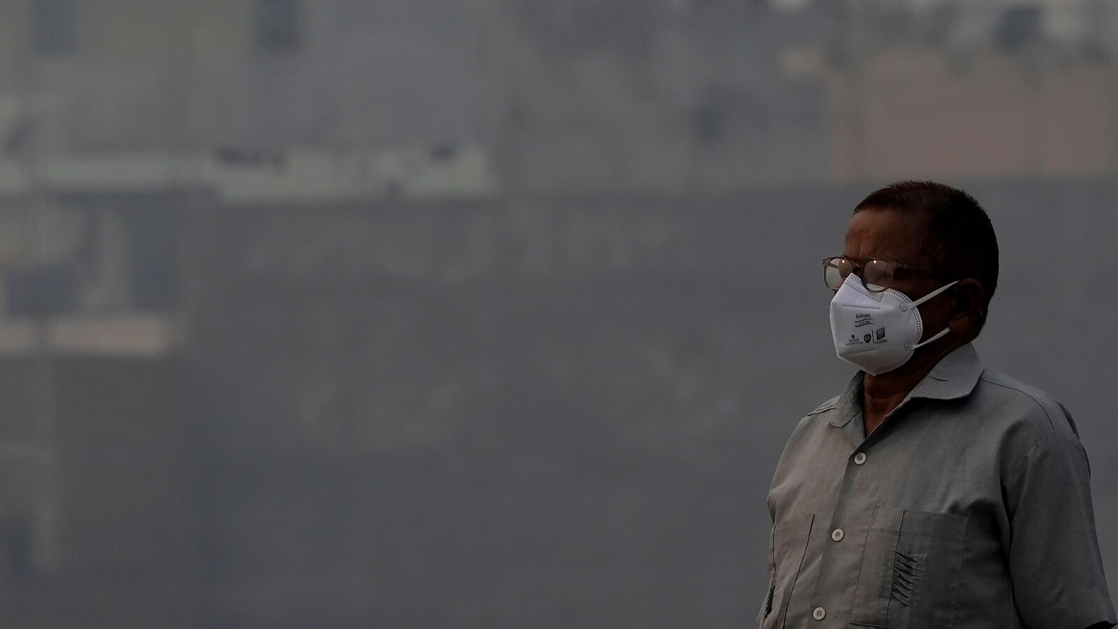 AQI at crisis level in Delhi! Protect yourself from air pollution, just check out these 5 gadgets