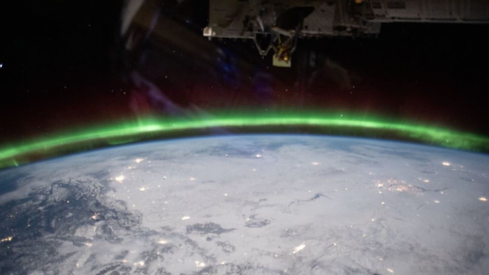 Amazing aurora after solar storm strike! Just check out this NASA image of Utah sky from ISS