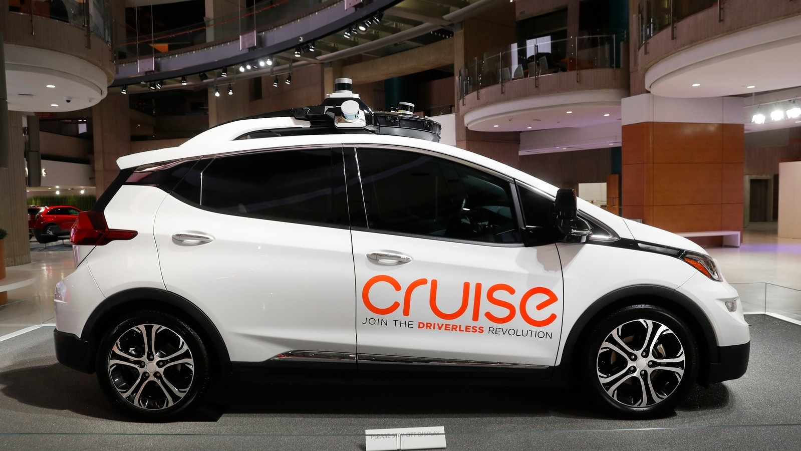 GM's Cruise recalling 950 driverless cars after crash involving pedestrian