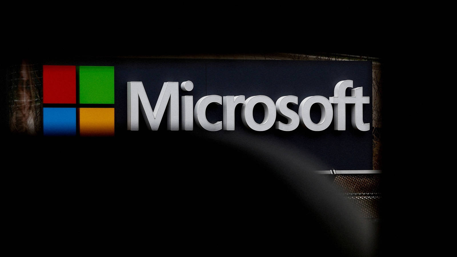 Microsoft to Offer AI-Powered Customer Service For Blind Users