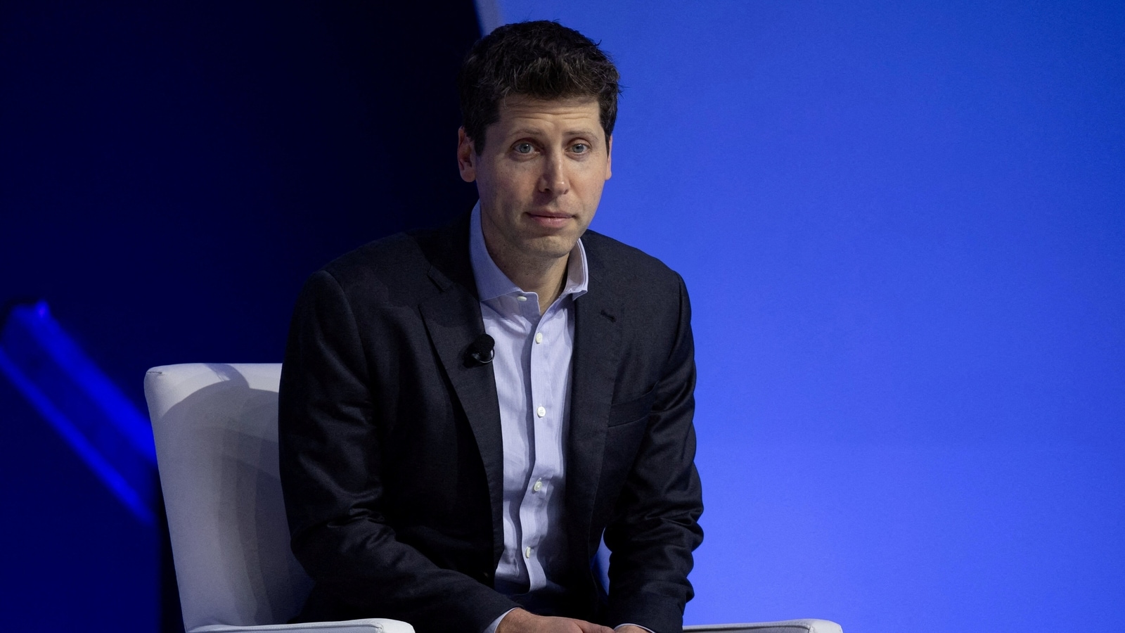 Ousted OpenAI CEO Sam Altman discusses possible return, mulls new AI venture-source