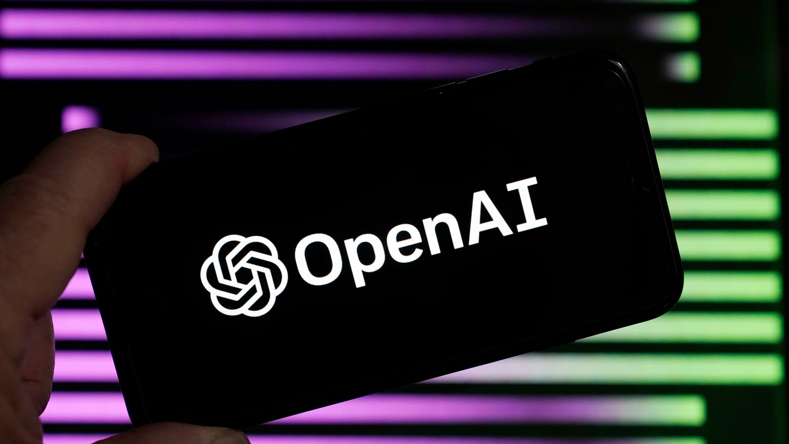 Larry Summers Says OpenAI Technology ‘Extraordinarily Important’