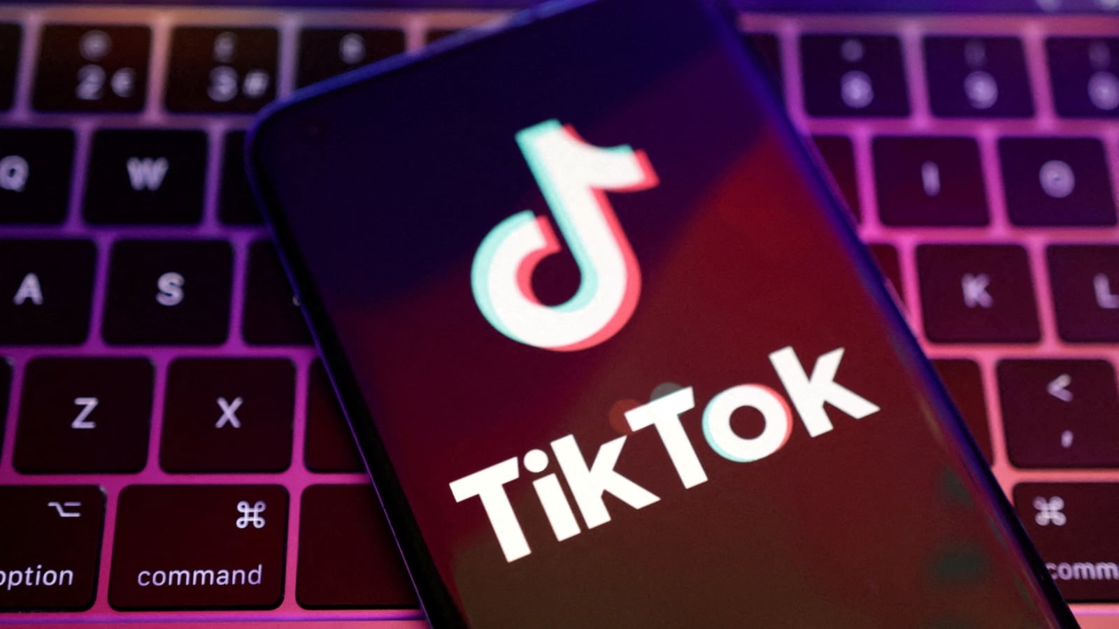 TikTok Eyes $17.5 Billion Shopping Business on Amazon’s Turf