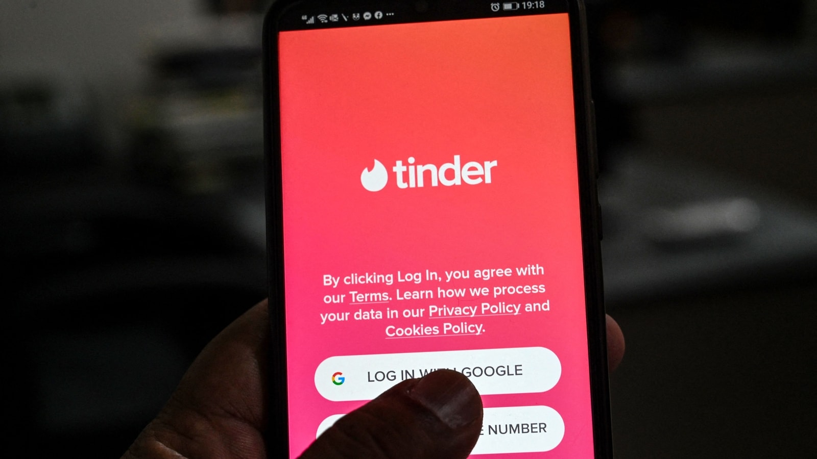 Tinder tells Colombia users to vet matches after fatal druggings