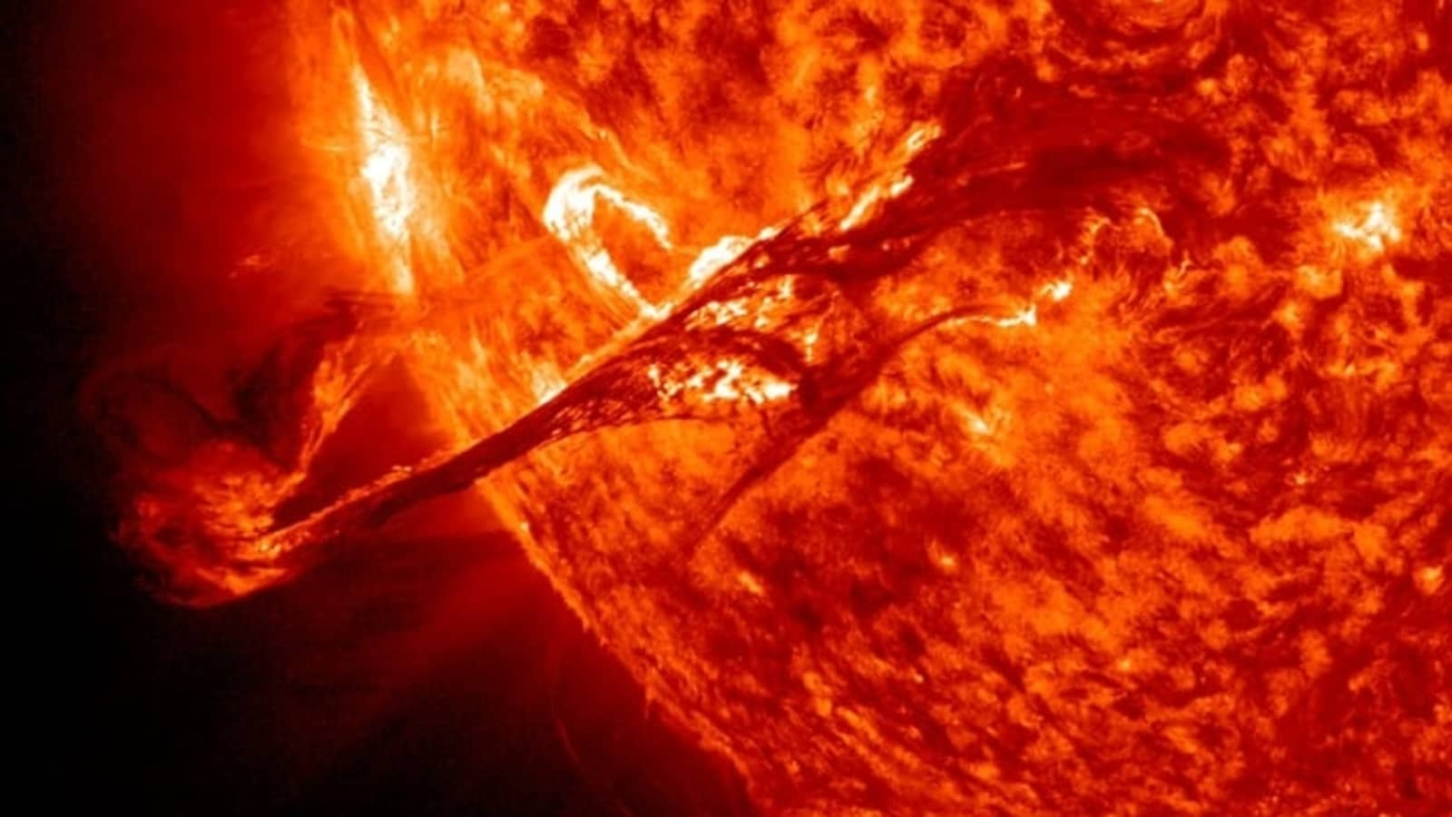 Strong M-class solar flare sparks radio blackout over Australia, Southeast Asia