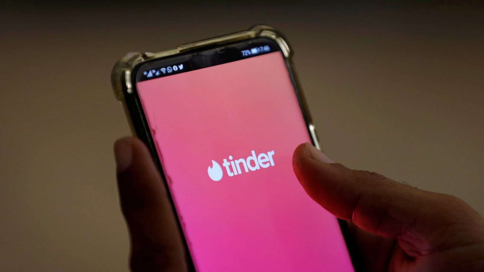 Tinder Launches Crackdown Against AI Scams, Dating Crimes; New ID Checks Require Passport, Video