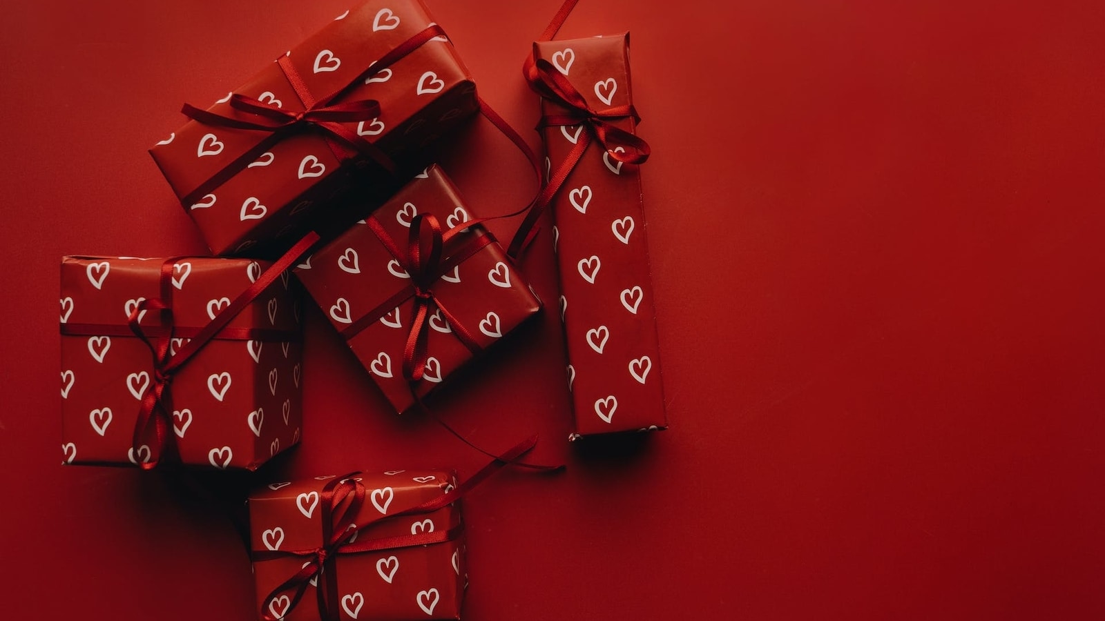 Valentine’s day gift: From buds to bluetooth speaker, surprise your Valentine with the perfect tech present