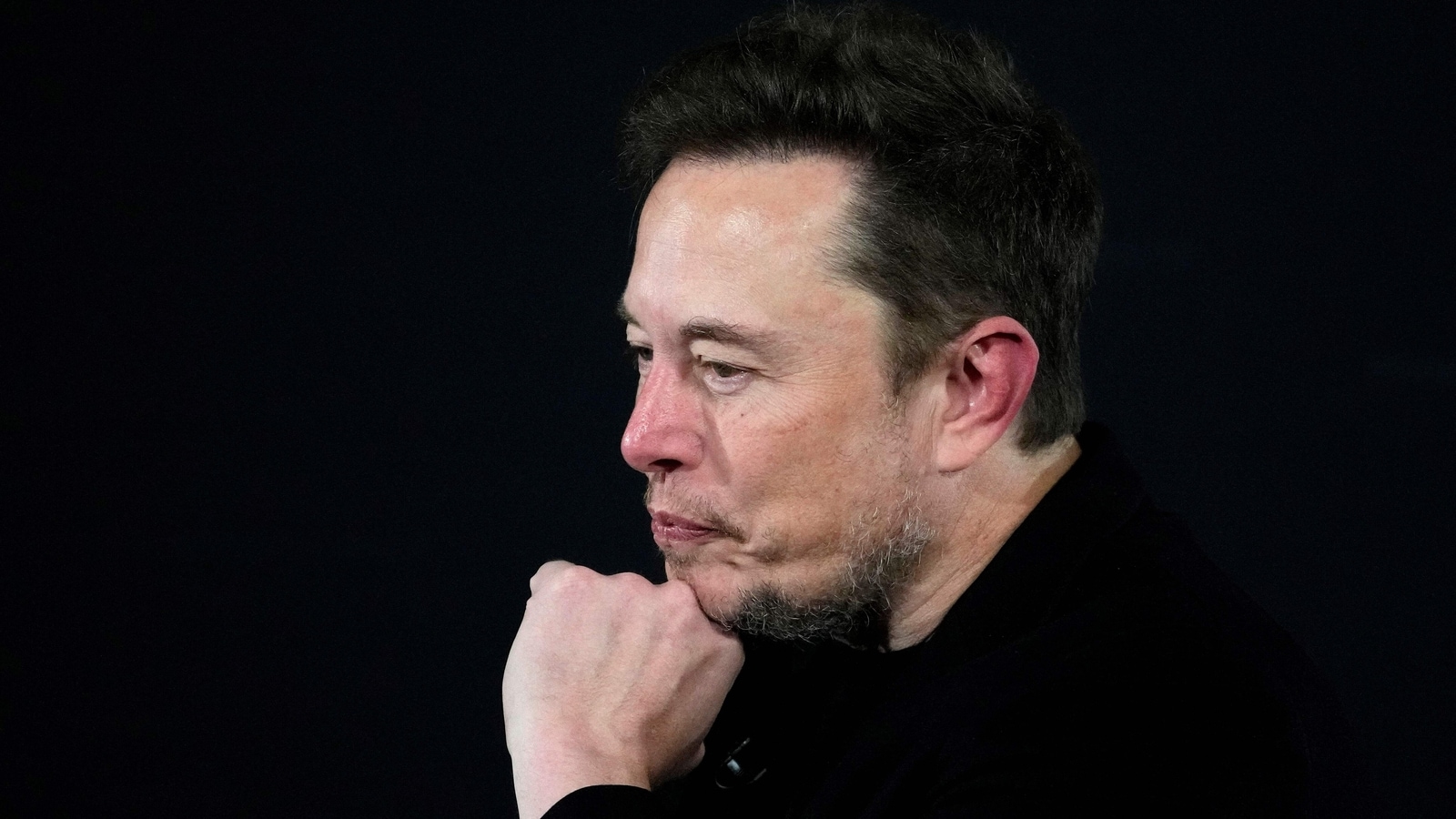 Elon Musk criticizes Google's chatbot, calls for honesty in approach to AI safety