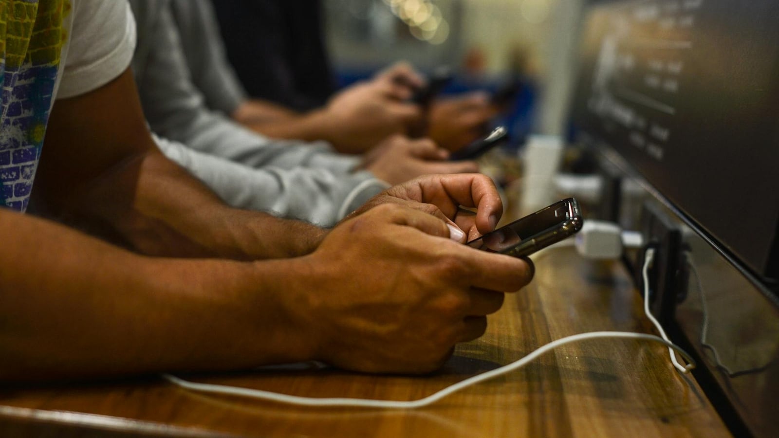 Govt Warning: Don’t use public USB ports to charge your smartphones